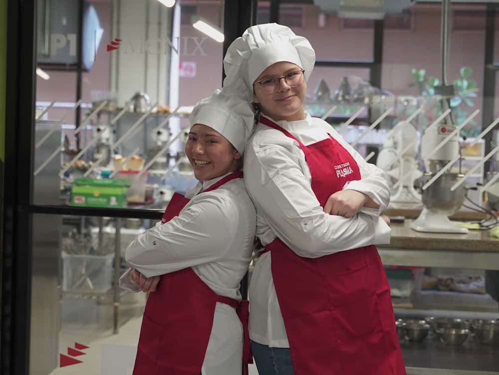 estudiantes conversando - competencias plasma gastronomia 2