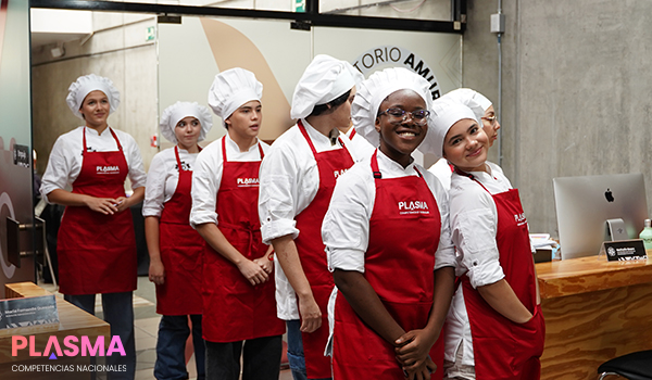 estudiantes conversando - competencias plasma gastronomia 15