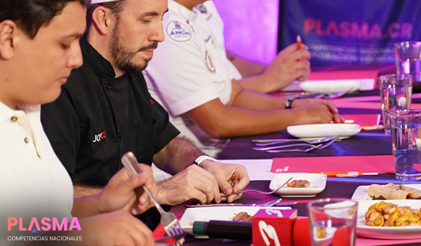 estudiantes conversando - competencias plasma gastronomia 8